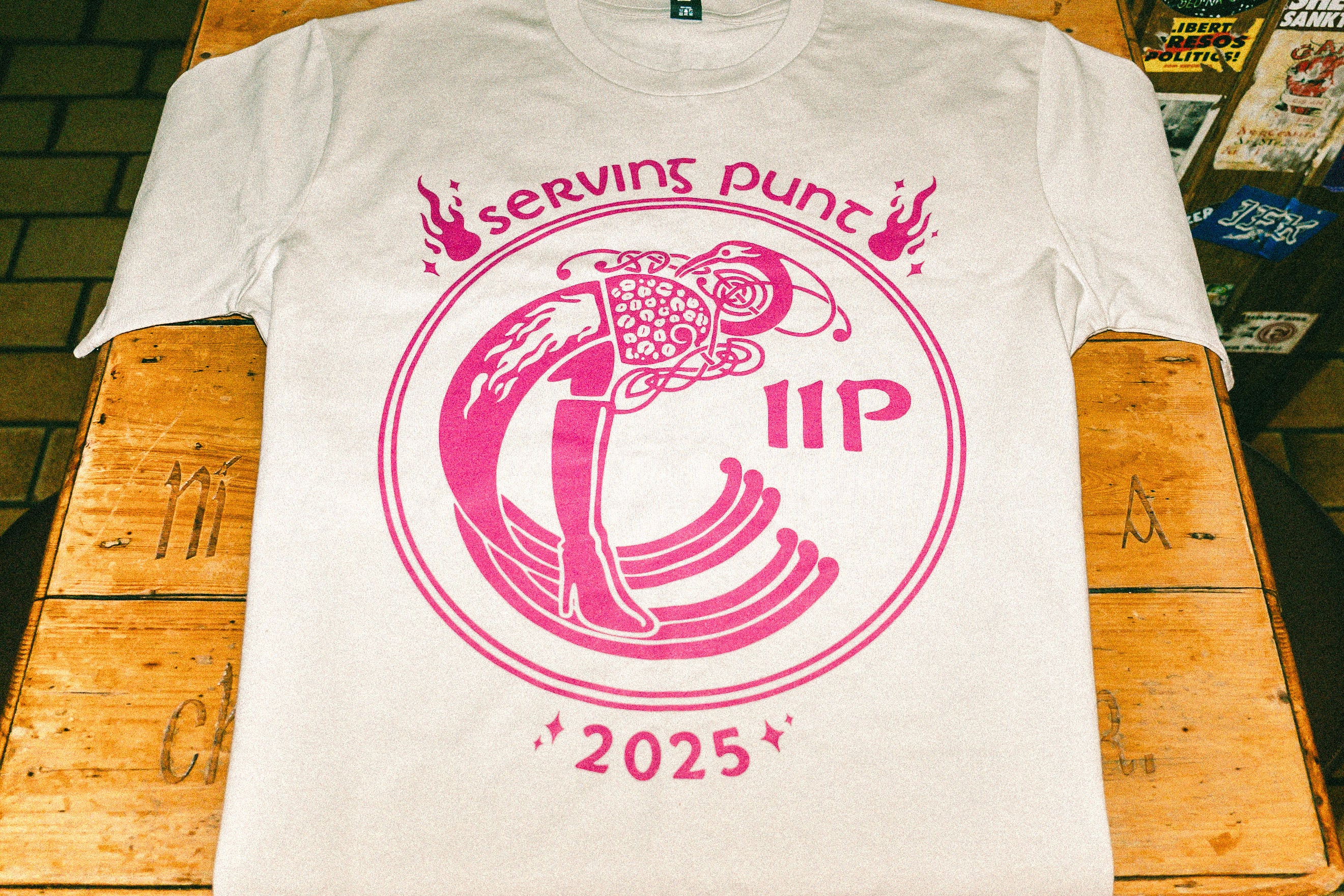 SERVING PUNT T-SHIRT